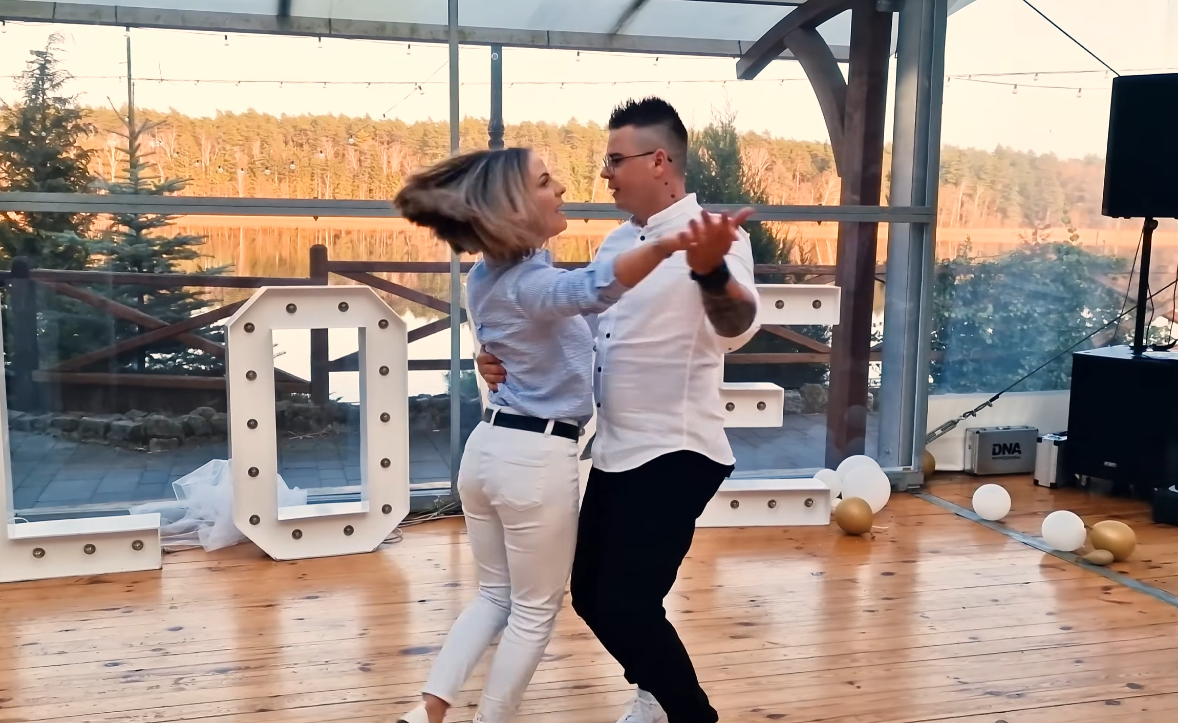 Miniatura artykułu - Nowa piosenka Massive „Jeden wers” już dostępna! Polacy kochają taki klimat! 