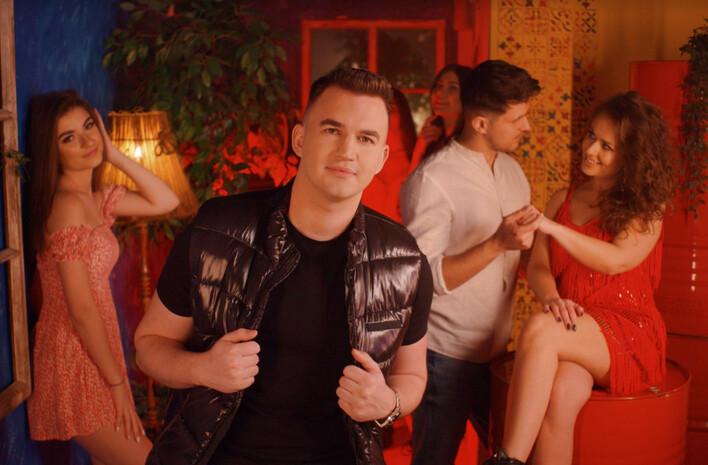 Wokalista disco polo przewraca świat tej muzyki do góry nogami?! Zobaczcie, co przygotował! 