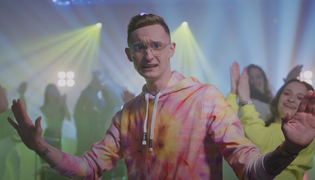 Koniec z zielonymi oczami?! Gorąca premiera znanych gwiazd w disco polo! Zobaczcie jako pierwsi!