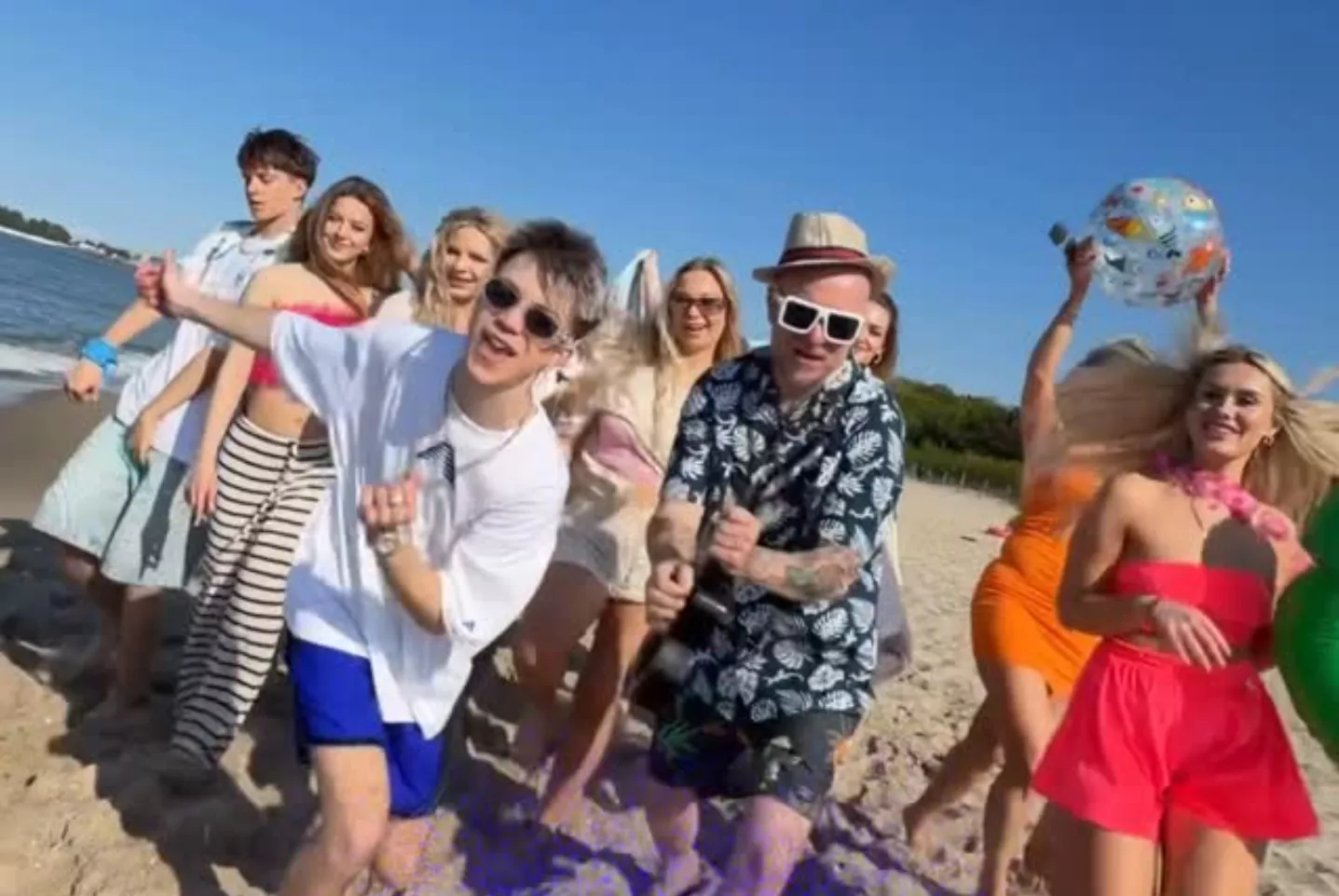 Nowa wersja „Idę na plażę" od WonerSa i Tomka Luberta! Zobacz przedpremierę!