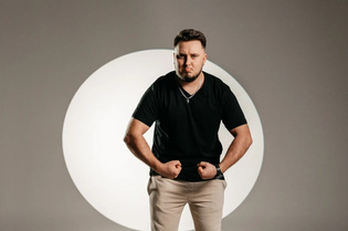 Nowa wersja przeboju BOYS podbija sieć! Dawid Kajdan i Black Due w utworze „Wspólne Inicjały”