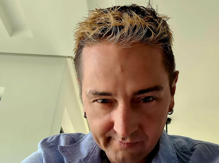 Nowa wersja przeboju zespołu Universe. Tak gwiazdor disco polo udoskonalił HIT „W taką ciszę„ ! Video podbija TikToka