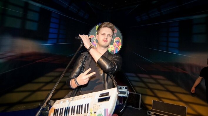 Nowa wielka miłość Daniela z Pięknych i Młodych! Fani disco polo są zszokowani! 