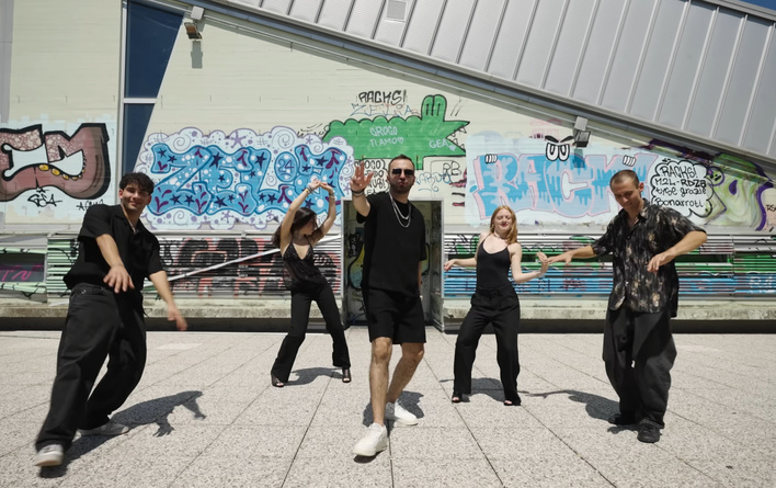 Nowator wraca z potężnym uderzeniem. Nowy singiel „Booty Shake” to ogień sceny dancehall