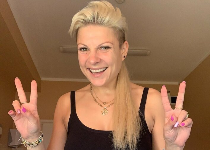 Nowe filmiki w sieci! Magda Narożna z zespołu Piękni i Młodzi tryska radością! 