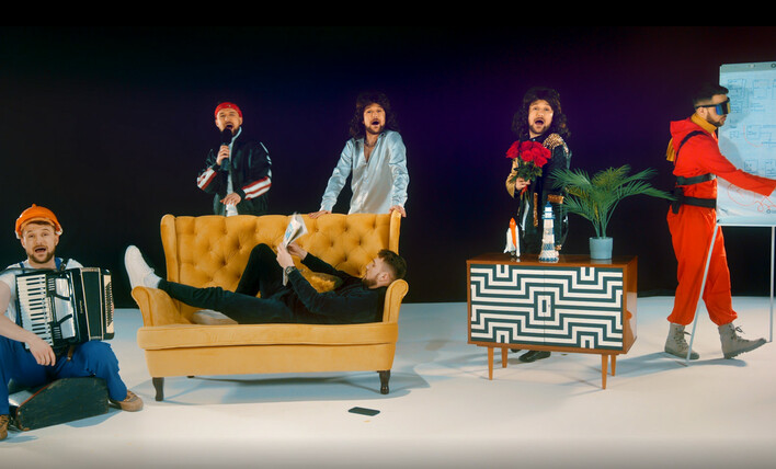 Cała Polska na to czekała! Defis Karol Zawrotniak zaprezentował nowość „Tylko Czas„! Artysta zaskoczył KLIPEM!