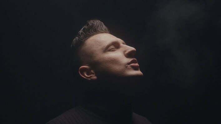 Nietypowa nowość od gwiazdora disco polo! Z takiej strony go nie znaliśmy...Fani są w szoku!