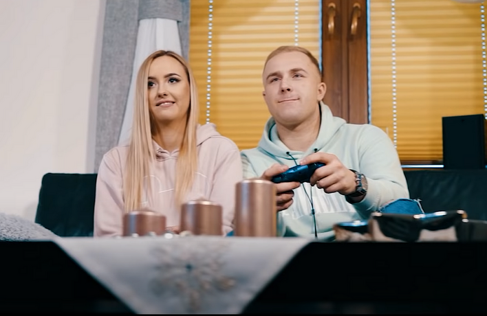 Nocna zakrapiana impreza przepustką do sukcesu w disco polo?! Nowość od Kriso – Zarąbista Lala podbija już internet!