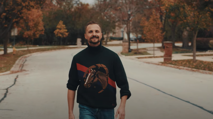 Nowość od Macieja Smolińskiego! ”Lato i My” z amerykańskim klipem zaskoczy fanów disco polo