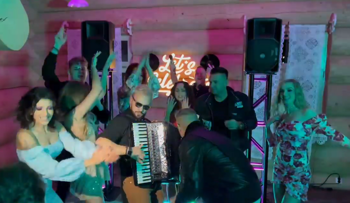 Nowość od Top Girls pt. ”Rumieńce”! W klipie zobaczymy Szpilki, Jorrgusa, Extazy, BajorekD | VIDEO