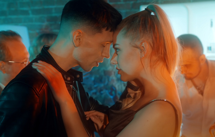 NOWOŚĆ zespołu Bayera podbije listy przebojów?! Znani artyści zmienili brzmienie piosenki. Jak brzmi teraz?! POSŁUCHAJCIE 