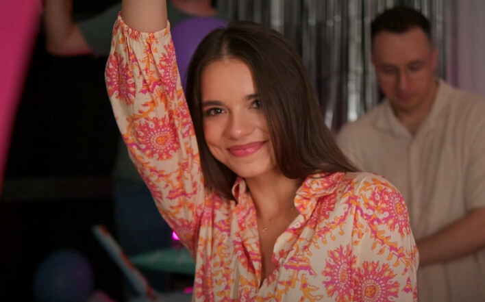 Nowy Hit na Lato: Eros z Piosenką „Miss tej sali„!