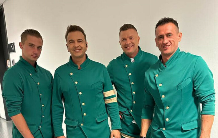 Nowy look zespołu Weekend: Zielone kombinezony, które robią furorę!