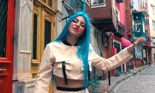 Nowy teledysk Agbe do utworu „Elka” zyskuje setki tysięcy wyświetleń w sieci