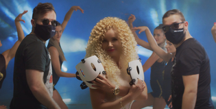 O kobietach w disco polo jeszcze tak się nie śpiewało. Premierowy utwór umocnił znaną dotąd narrację. 