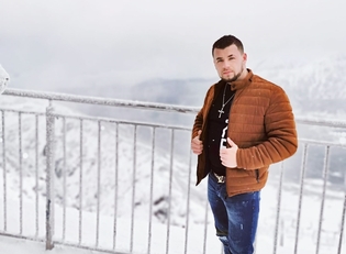 Obcowanie z naturą wpłynie na twórczość wokalisty disco polo?