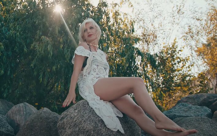 Odmieniona i niezwykle przepiękna wokalistka disco polo w gorącej nowości! To prawdziwy sztos!