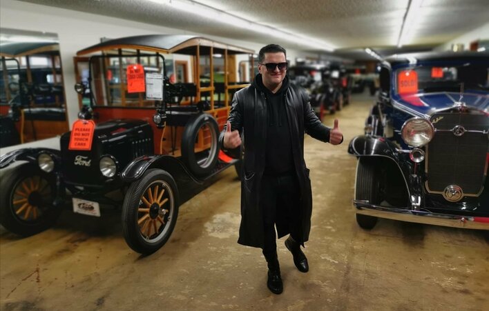 Wokalista disco polo żyje w izolacji od ludzi! Zobaczcie, jak sobie radzi!