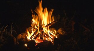 Hot: Sylwester przy ognisku z muzyką disco