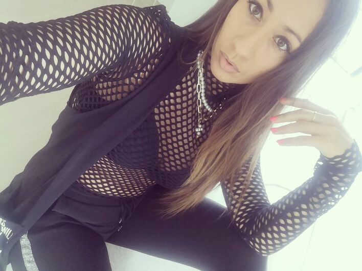 Ogromna metamorfoza popularnej wokalistki disco polo! Gwiazda zafundowała sobie różowe włosy?! 