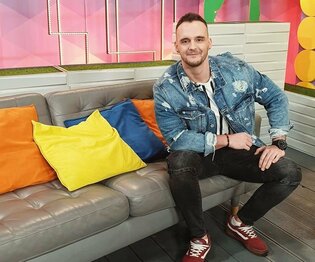 Rozczulające wideo! Wokalista disco polo z niemowlakiem na basenie! Zobaczcie jak nurkuje!