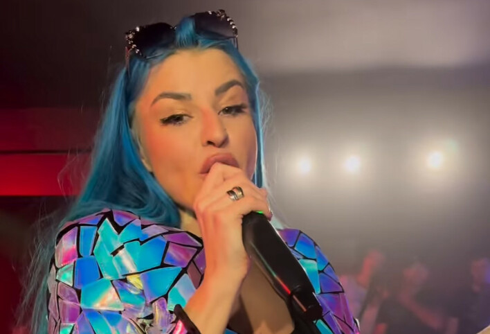 „Ona Działa na Mnie Jak„ śpiewa AGBE - posłuchajcie jej ostatniego występu!