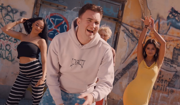 „Ona Jest Hot” od Raidera bije rekordy! Ponad 1,5 miliona wyświetleń i szał wśród słuchaczy