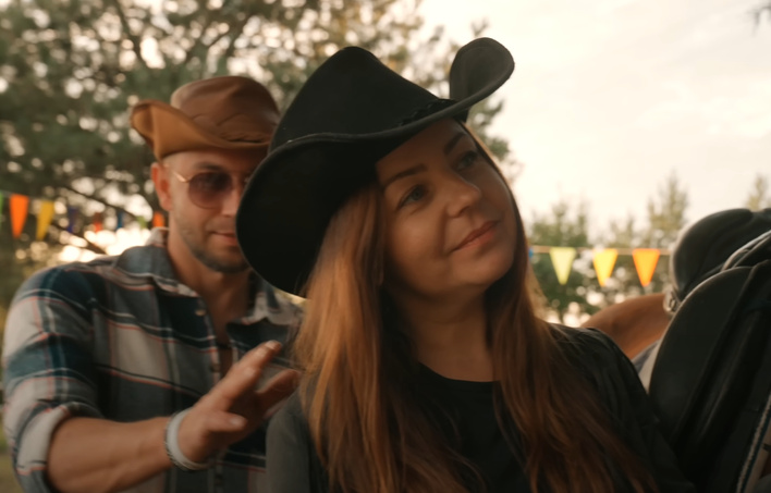 „Ona kręci” Subacika bije rekordy wyświetleń i zaskakuje kowbojskim klimatem