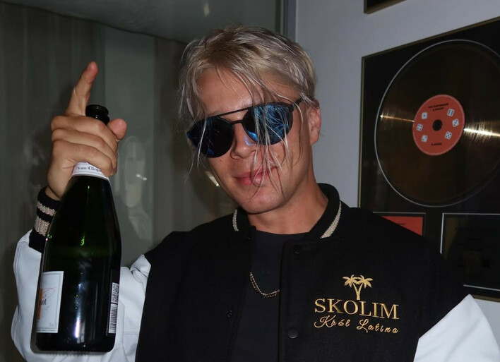 Opadną Wam szczęki! Ile zarabia Skolim? Kwota za koncert w Czechach zaskoczyła wszystkich! Ponad 100 tysięcy! 
