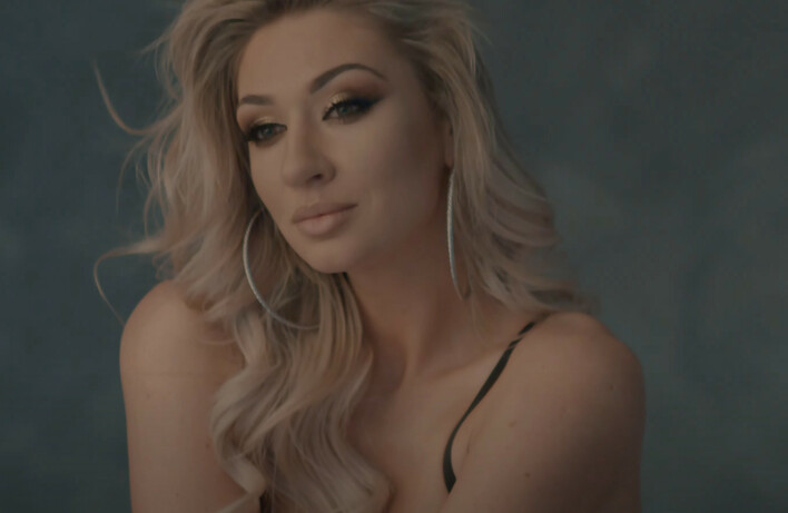 Opadną Wam szczęki! Przepiękna Małgorzata Grabda Camasutra o seksapilu! Nagrała mega uwodzicielski teledysk! 