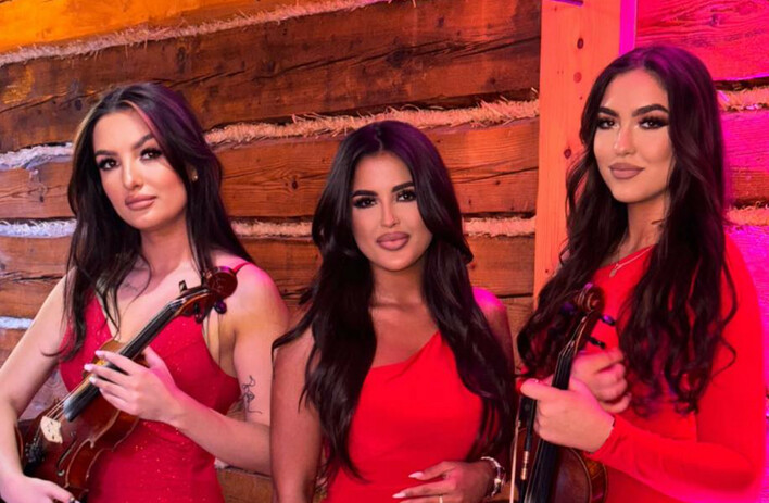 Trzy piękne dziewczyny z zespołu Orły zaskakują nowym teledyskiem! Sprawdź, co kryje się za folkowo-disco hitem „Po prostu kochaj mnie„!