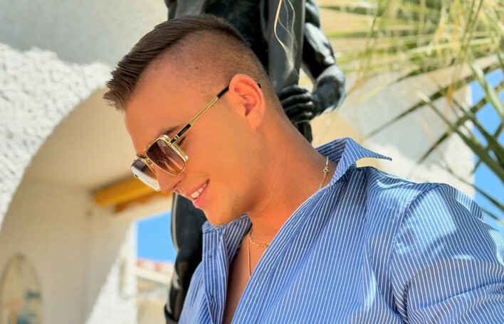 Oskaro szokuje fanów! Nowe zdjęcia z Tunezji i hit „Baila„ podbijają Internet!

