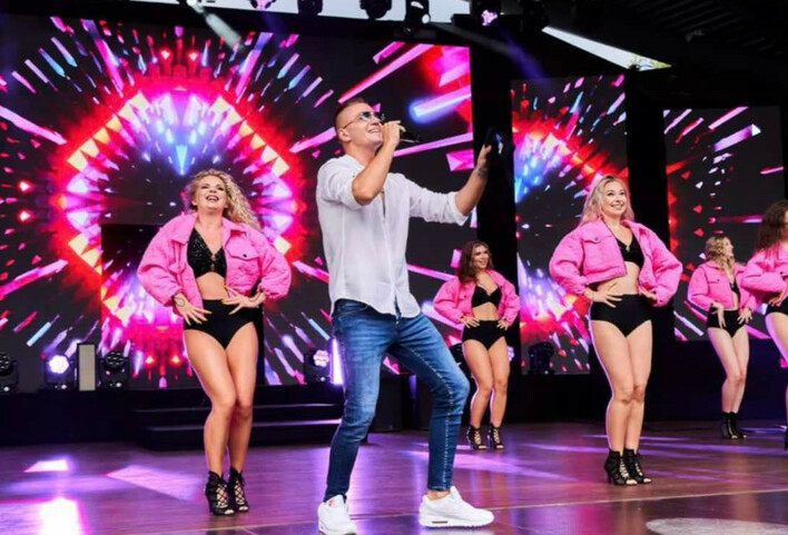 Oskaro zachwycił publiczność w Opolu piosenką „Tak pragnę Cię” – wyjątkowe wykonanie na żywo

