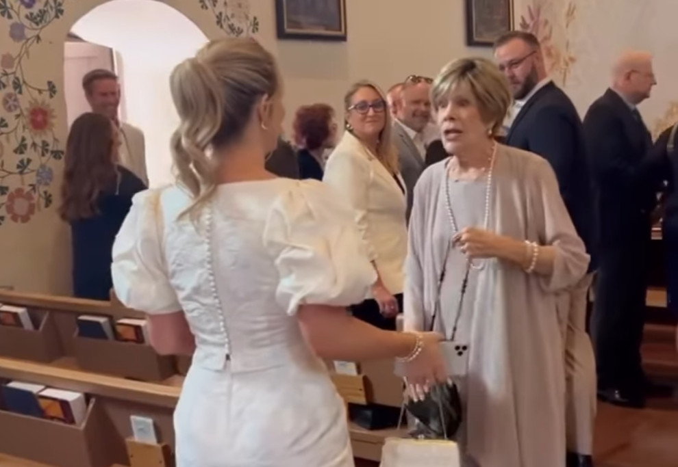 Oto historia sukni ślubnej, która poruszyła cały świat! Zobacz, dlaczego wrzask słyszany był w całym kościele!