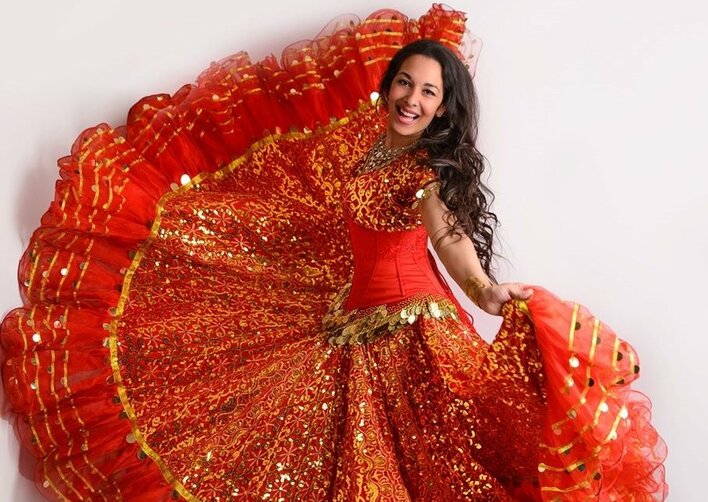 Tajemnica księżniczki cygańskiej piosenki ujawniona! Wiemy, co gwiazda robi z sukniami!