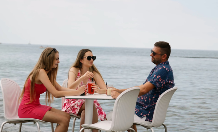 Pan Krewka prezentuje nowy singiel „Różowa sukienka” – romantyczna opowieść o miłości