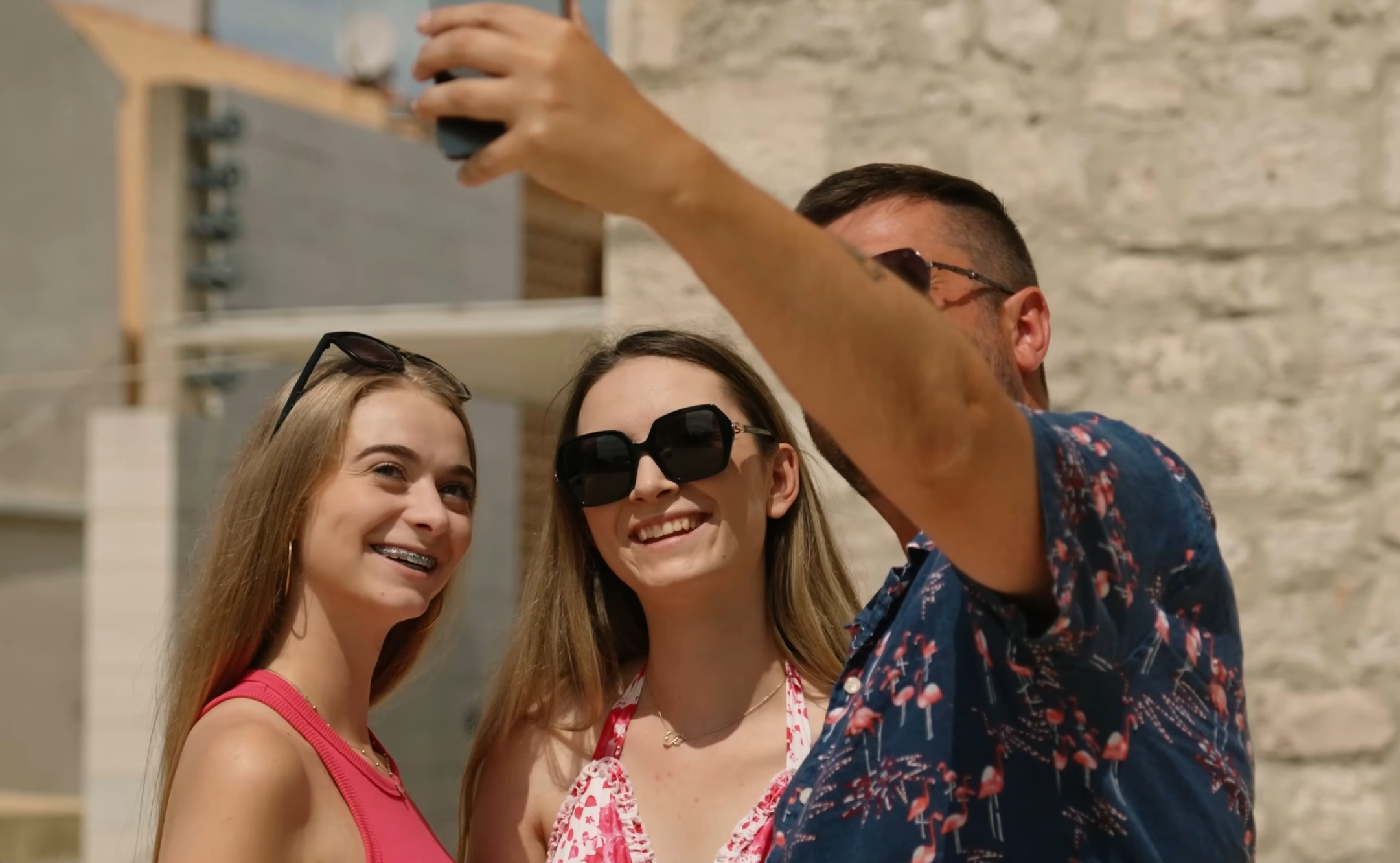 Pan Krewka z nowym hitem! „Różowa sukienka” rozpala emocje i podbija parkiety disco polo