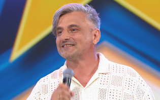 Pan Tadeusz w programie DiscoStar. Spełnia dziecięce marzenie o śpiewaniu w telewizji