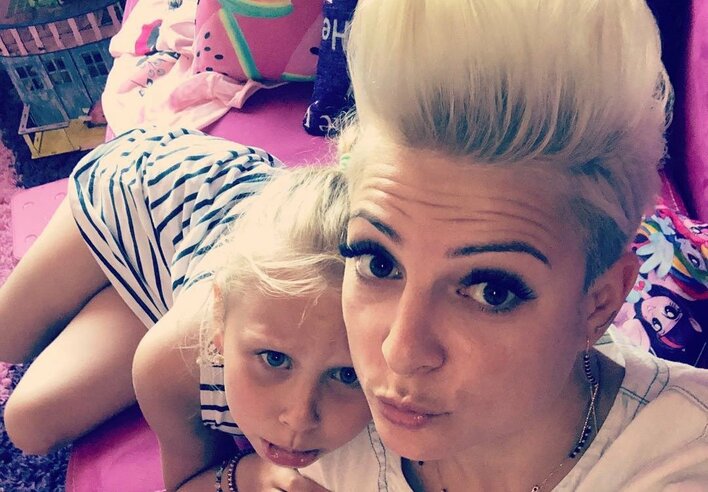 Państwo Narożni (Piękni i Młodzi) pękają z dumy! Ich córka osiągnęła ogromny sukces - talent ma po rodzicach?