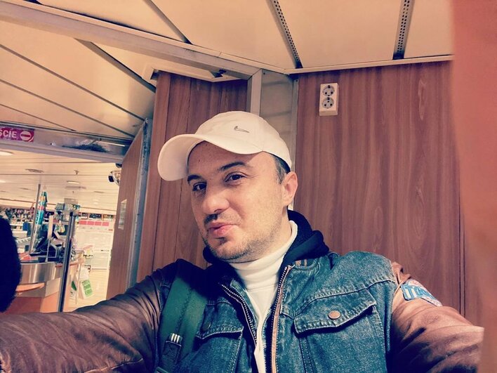 Dzieje się! Uwielbiany wokalista disco polo rozbudził wodze fantazji płci męskiej! 