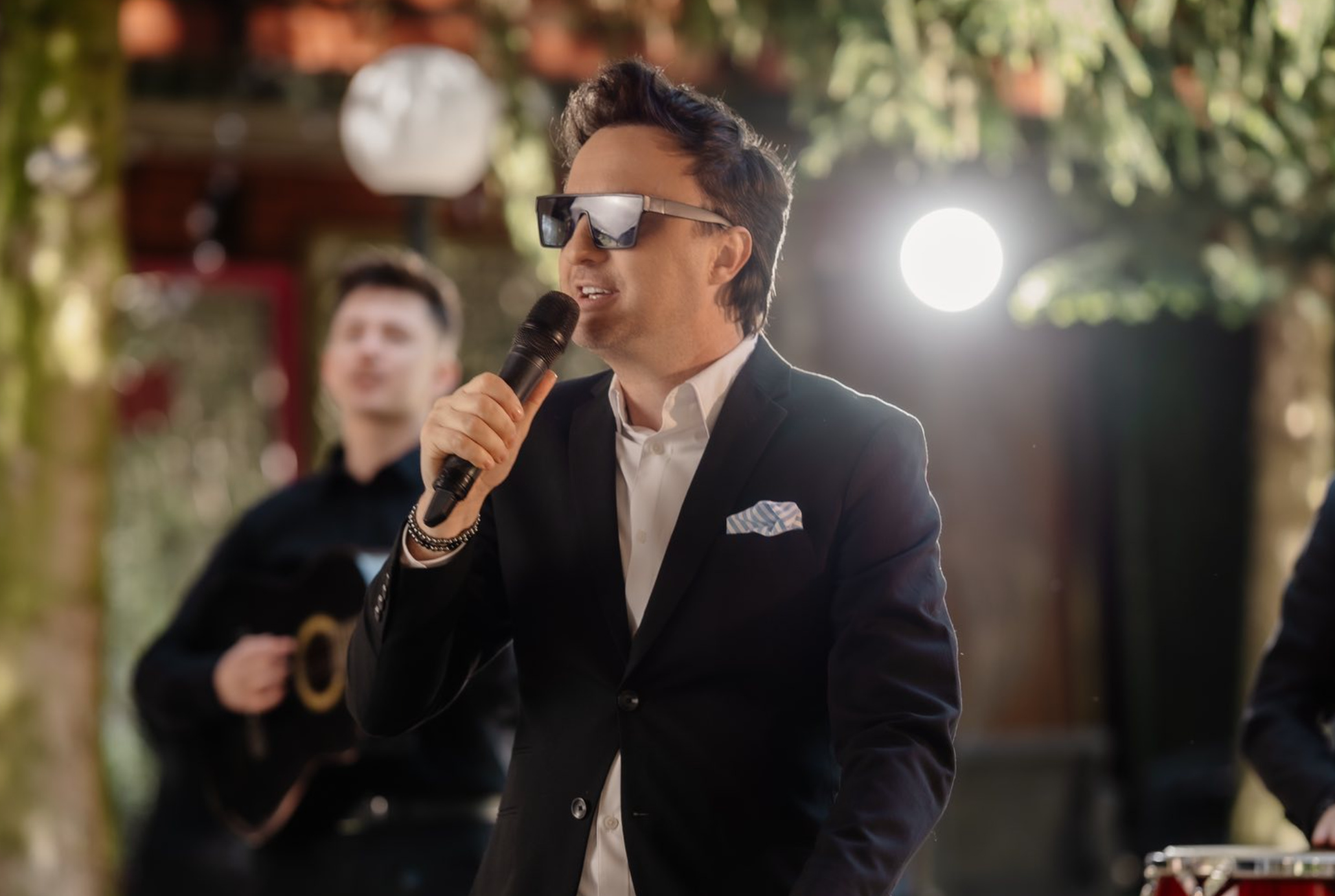 Patryk Pegza z After Party – kim jest wokalista, jego wiek, żona i dzieci