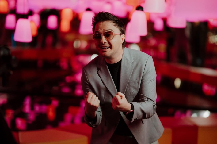 Patryk Pegza z After Party zaskoczył wszystkich na studniówce syna. Zobacz nagranie