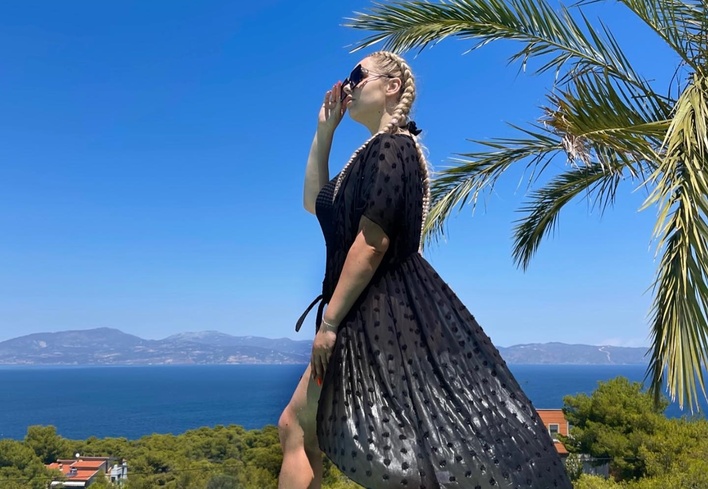 Paula Karpowicz Topky kusi bez opamiętania podczas odpoczynku na wakacjach! Gwiazda disco polo wypoczywa z ukochanym w Grecji - wygląda jak „Bogini„!
