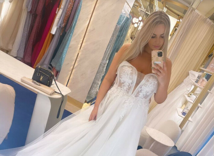 Paula Karpowicz Topky w białej sukni ślubnej! Przepiękna! Gwiazda disco polo zaskoczyła tym fanów! „Dziękuję„