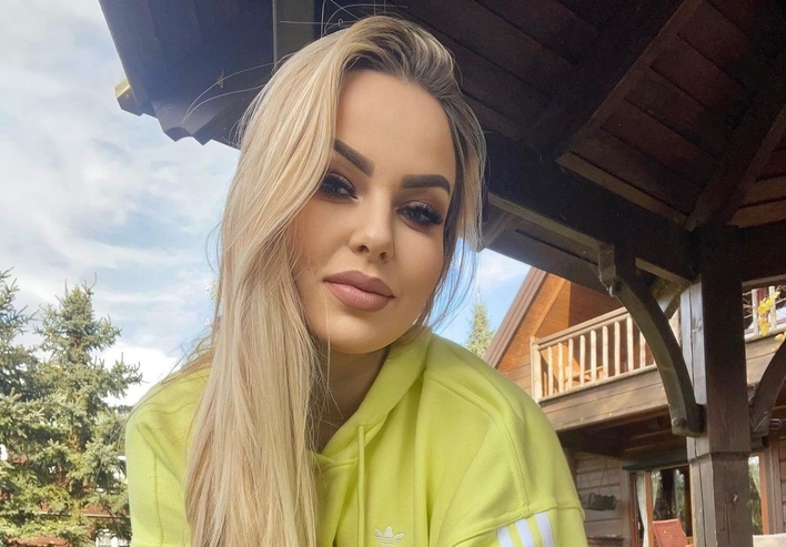 Paula Karpowicz - Topky pokazała swój dom! Śliczna gwiazda disco polo mieszka w drewnianej rezydencji nad jeziorem! [ZDJĘCIA]