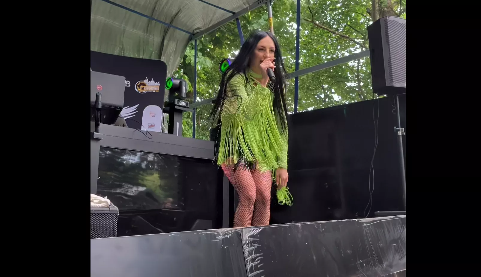 Paulina Basa w Kopenhadze. Jak wokalistka disco polo zaśpiewała na żywo „Mój chłopaczku"?