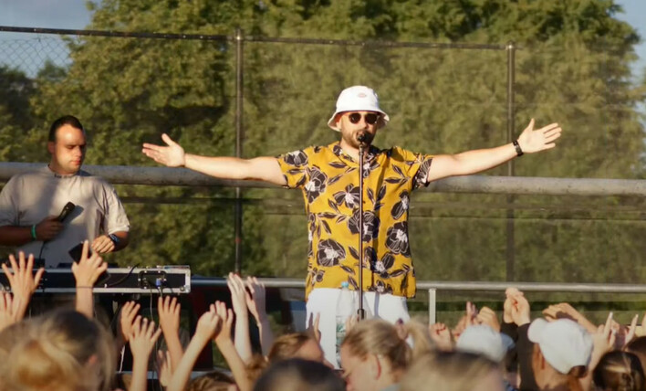 Wokalista disco polo odświeżył swój HITowy numer „Za dużo wina„ PAW podbije tym serca Polaków?! 