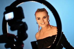 Pazur i mocny charakter! Nowość od przepięknej wokalistki podbije rynek disco polo?!