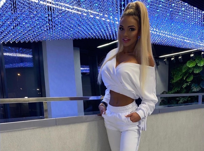 Perfekcyjne ciało?! Wokalistka disco polo znakomicie podkreśliła swoją idealną figurę! 
