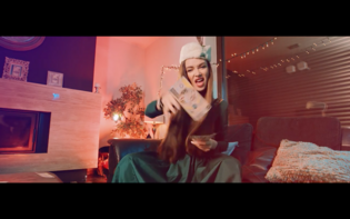 PeWeX z nowym teledyskiem na lato - szlachta nie pracuje? 